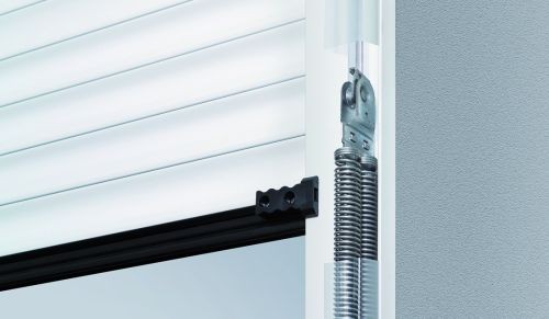 Redőnyként feltekeredő új garázskapu Redőnyként feltekeredő új garázskapu