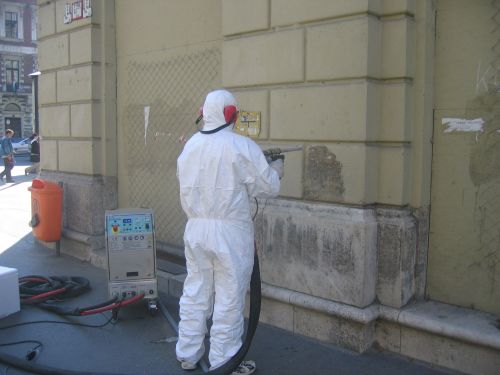 Homlokzattisztítás roncsolás, víz és oldószer nélkül Homlokzattisztítás roncsolás, víz és oldószer nélkül