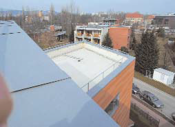 Egy épületen hatféle tetőszigetelés Egy épületen hatféle tetőszigetelés