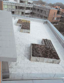 Egy épületen hatféle tetőszigetelés Egy épületen hatféle tetőszigetelés