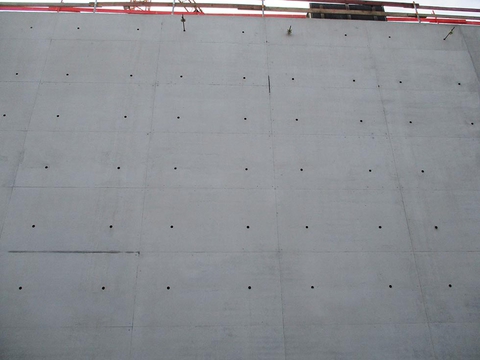 Horganyzott acélkeret + műanyag zsaluhéj = falzsalu több generációra Horganyzott acélkeret + műanyag zsaluhéj = falzsalu több generációra