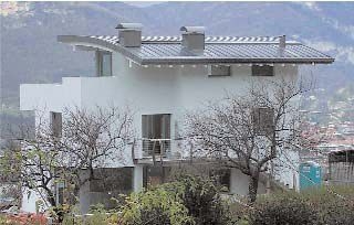 Fémlemez fedésekhez és homlokzatokhoz integrálható napelemek Fémlemez fedésekhez és homlokzatokhoz integrálható napelemek