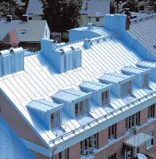 Átfogó tetőbiztonsági rendszer bármilyen tető- és fedéstípushoz Átfogó tetőbiztonsági rendszer bármilyen tető- és fedéstípushoz