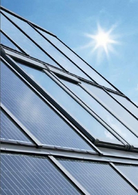 Tető, amelyik véd, vizet melegít és áramot termel Tető, amelyik véd, vizet melegít és áramot termel