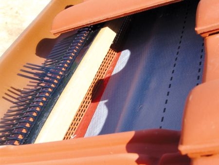 Alacsony hajlásszögű tetők is fedhetők kerámiacseréppel Alacsony hajlásszögű tetők is fedhetők kerámiacseréppel