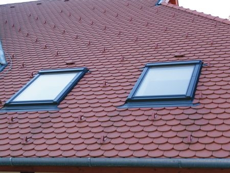 Alacsony hajlásszögű tetők is fedhetők kerámiacseréppel Alacsony hajlásszögű tetők is fedhetők kerámiacseréppel