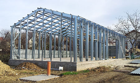 Méretre és funkcióra optimalizált acélcsarnokok Méretre és funkcióra optimalizált acélcsarnokok