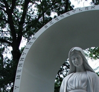 Kétszer görbült felület látványbetonból Kétszer görbült felület látványbetonból