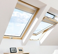 Billenő, fa tetőablak, háromrétegű üvegezéssel Billenő, fa tetőablak, háromrétegű üvegezéssel