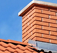 A kéményrendszer külső köpenyeleme is kerámiából készül A kéményrendszer külső köpenyeleme is kerámiából készül