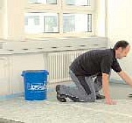 A hordozóanyag a könnyített esztrichbe oldódva erősít A hordozóanyag a könnyített esztrichbe oldódva erősít