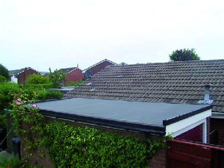 Egyedülálló vízszigetelő rendszer kisebb lapostetőkhöz