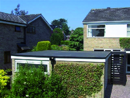 Egyedülálló vízszigetelő rendszer kisebb lapostetőkhöz