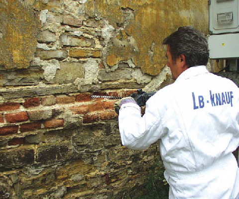 Nedves homlokzatok felújítása szárítóvakolattal