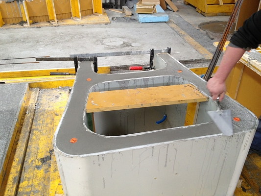 Tetszőleges betonlenyomatok készíthetők a különleges műanyag zsaluhéjjal