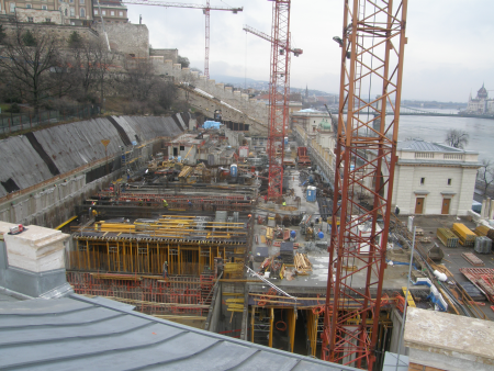 A Várkert Bazár föld alatti rendezvénytermének födémzsaluzása