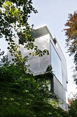 Látványbeton – családi ház homlokzataként