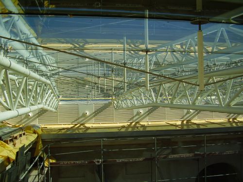 Kastélyudvar üvegtetővel, hővédelemmel