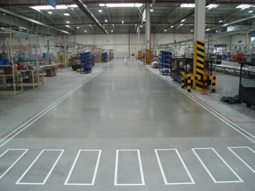 Áttetsző és színes betonkeményítő és tömörítőszerek