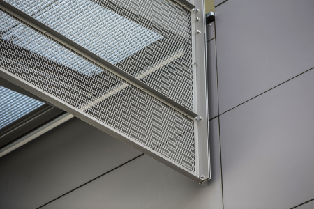 Esztétikus és biztonságos átjáróhíd expandált lemezből