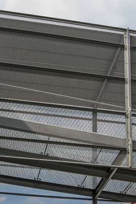 Esztétikus és biztonságos átjáróhíd expandált lemezből