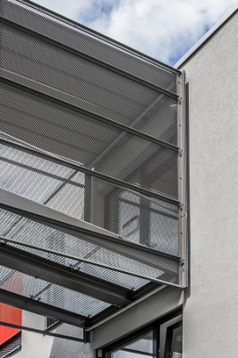 Esztétikus és biztonságos átjáróhíd expandált lemezből