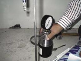 Burkolni csak száraz aljzatra szabad!