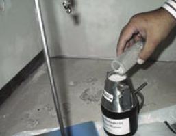 Burkolni csak száraz aljzatra szabad!