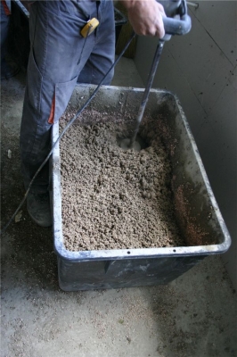 Burkolható, hőszigetelő aljzatbeton – újrahasznosított polisztirollal