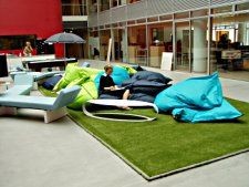 Rázkódáscsillapító szőnyeg műfüves sportpályákra