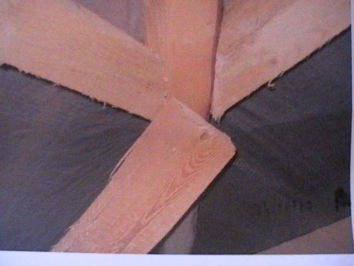 A folyamatos nedvesedés tönkretette a fedélszéket