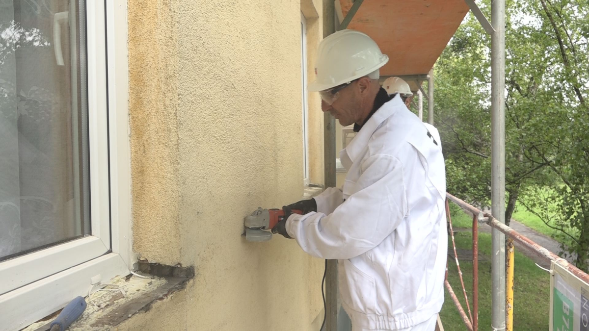 Homlokzati hőszigetelés meglévő hőszigetelő rendszerre