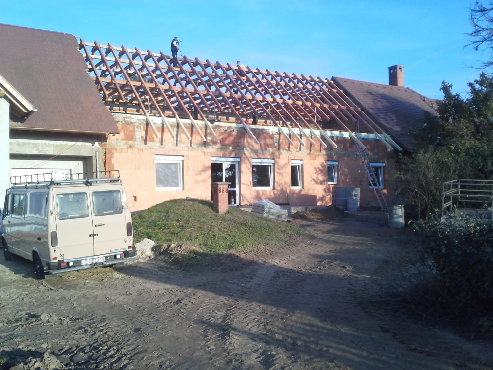 Sok szakmai megoldás egy tetőn, hatalmas méretekben