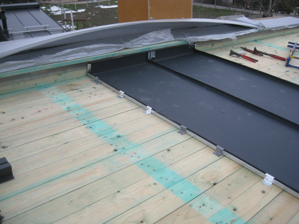 Különleges tetőszerkezet szendvicspanelekkel