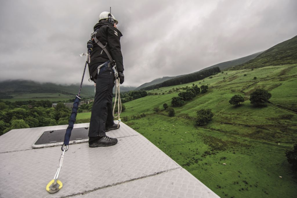 Néhány óvintézkedéssel a munkában és otthon is elkerülhetők a leesésből eredő balesetek