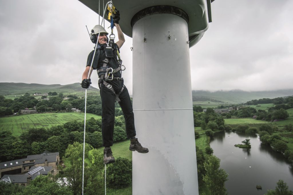 Néhány óvintézkedéssel a munkában és otthon is elkerülhetők a leesésből eredő balesetek