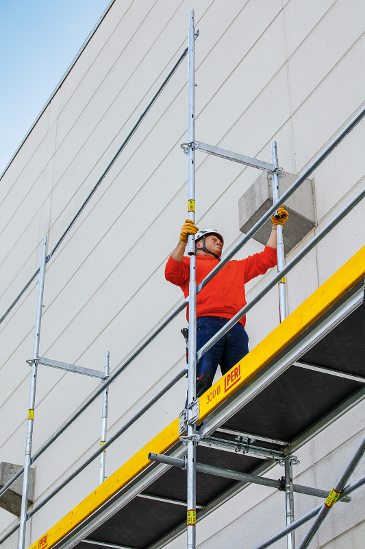 Nagyon könnyű és biztonságos homlokzati állványrendszer