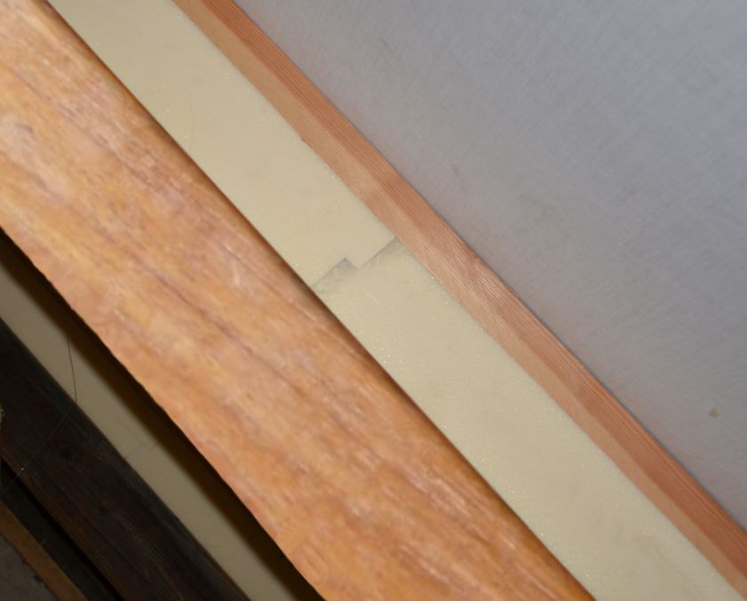 Egyedi megoldás a szarufáknál kialakuló vonal menti hőhidak megelőzésére