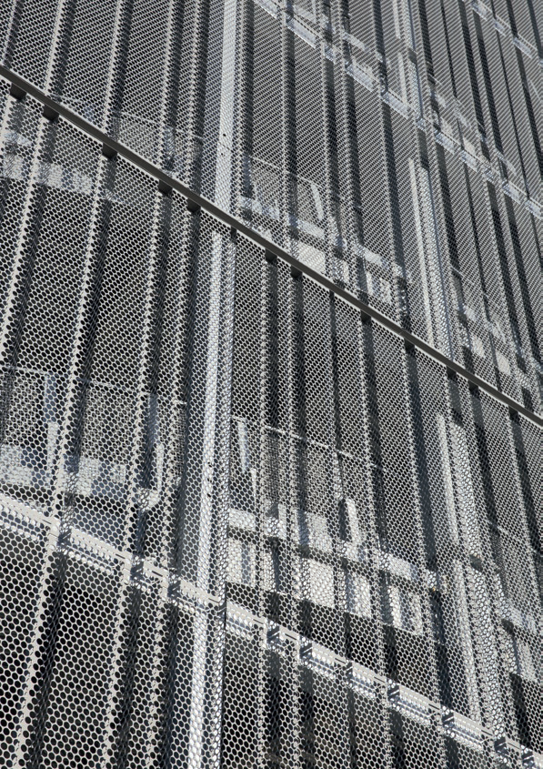 Egyedi homlokzatok perforált lemezekkel