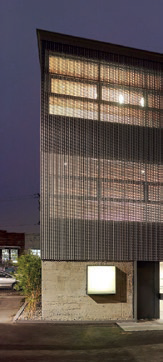 Egyedi homlokzatok perforált lemezekkel