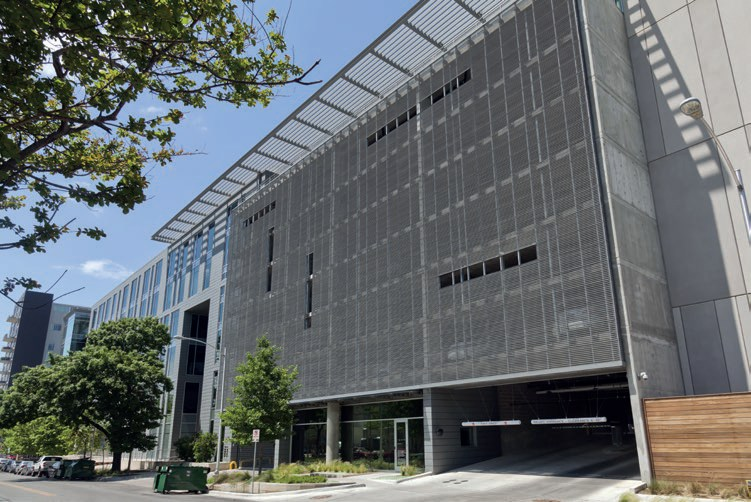 Egyedi homlokzatok perforált lemezekkel