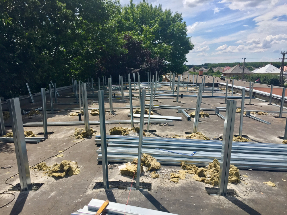 Swedsteel tetővel óvják az óvodát Mándokon