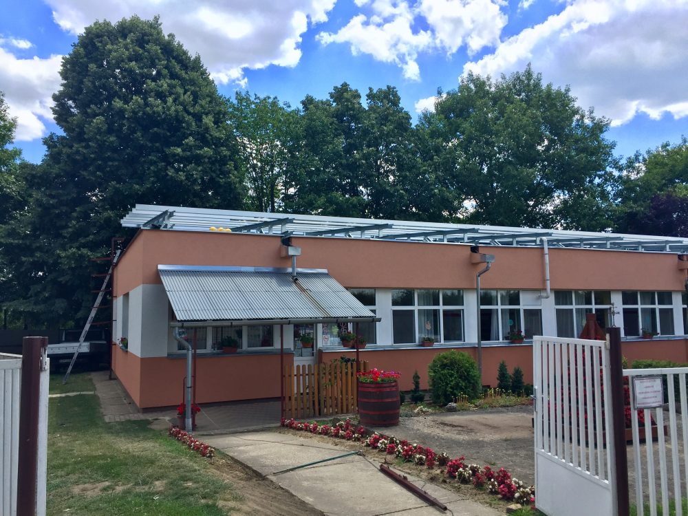 Swedsteel tetővel óvják az óvodát Mándokon