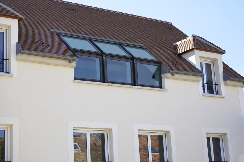 Ahol a dizájn és a bevilágítástervezés találkozik: VELUX térdfalablakok a tetőtérben