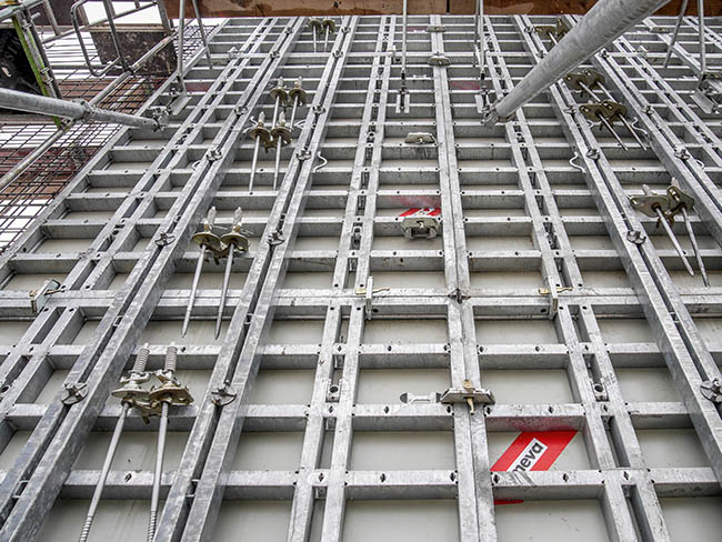 A 21. század zsaluja: extrém magasság, extrém falvastagság