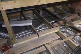 Könnyűszerkezetes családi házak hatékony padlásfödém-szigetelése