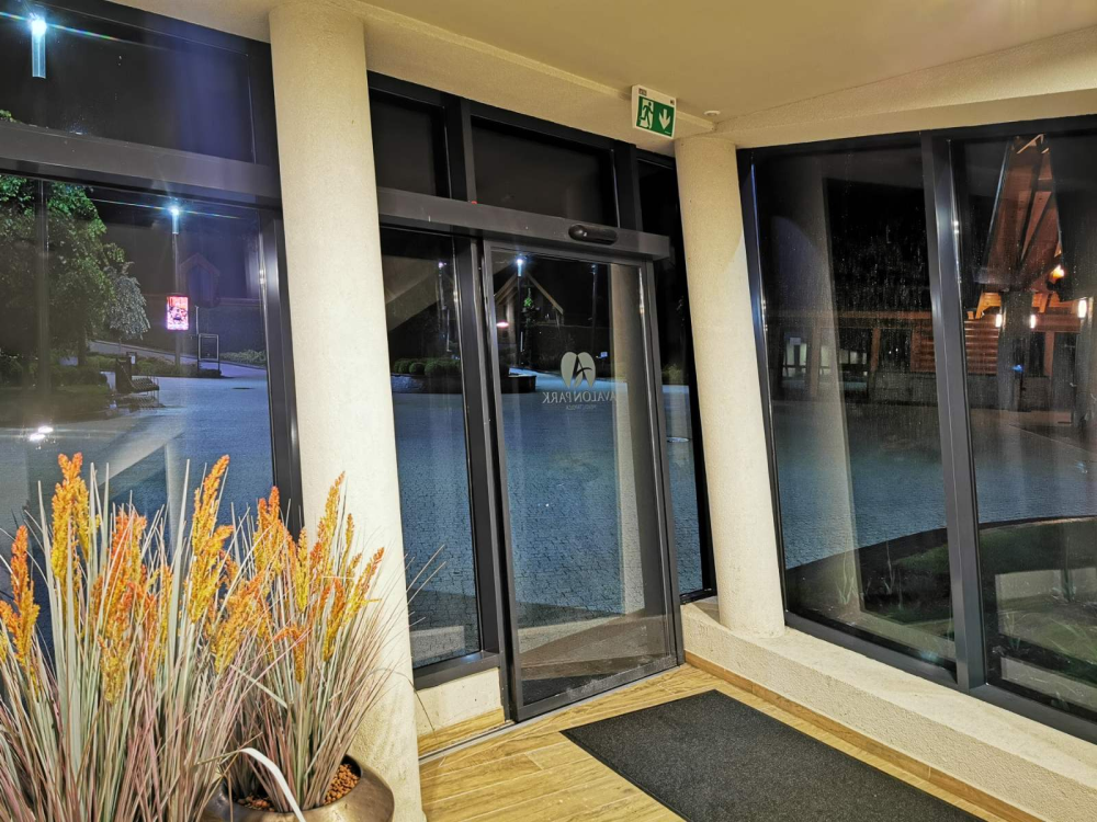 Automatizált bejáratok – a jövő felé vezető úttól a vírus visszaszorítására tett kísérletekig