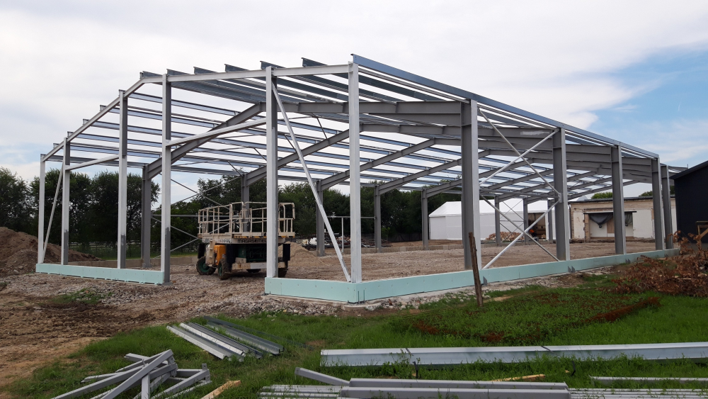 Acélszerkezeti csomópontok és szellemi kapcsolódások, avagy az építészmérnök, a statikus és a gyártó szakmai szövetsége