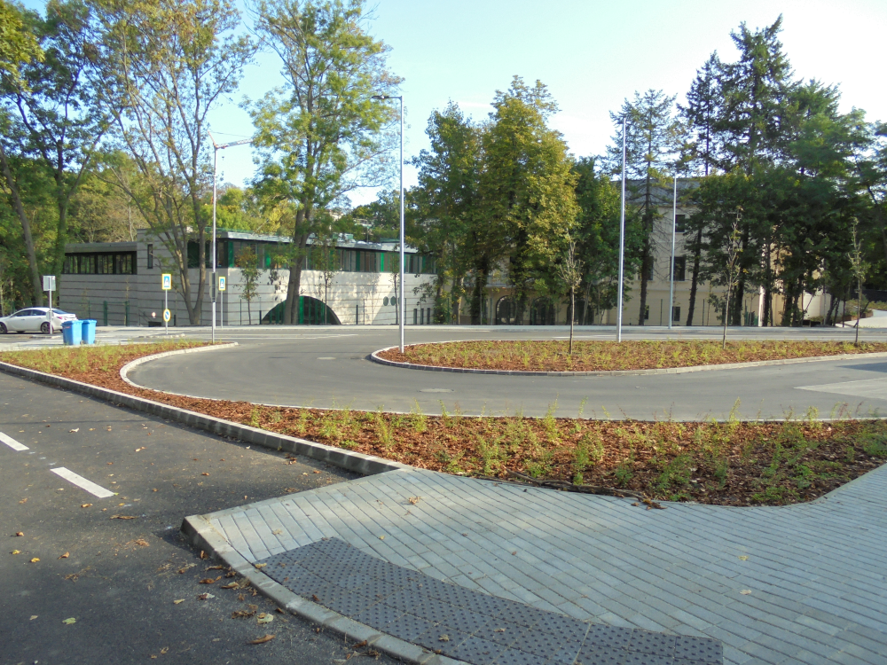 Bontás, felújítás, kiegészítés: új iskola, értékmentéssel