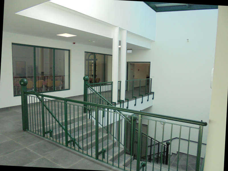 Bontás, felújítás, kiegészítés: új iskola, értékmentéssel